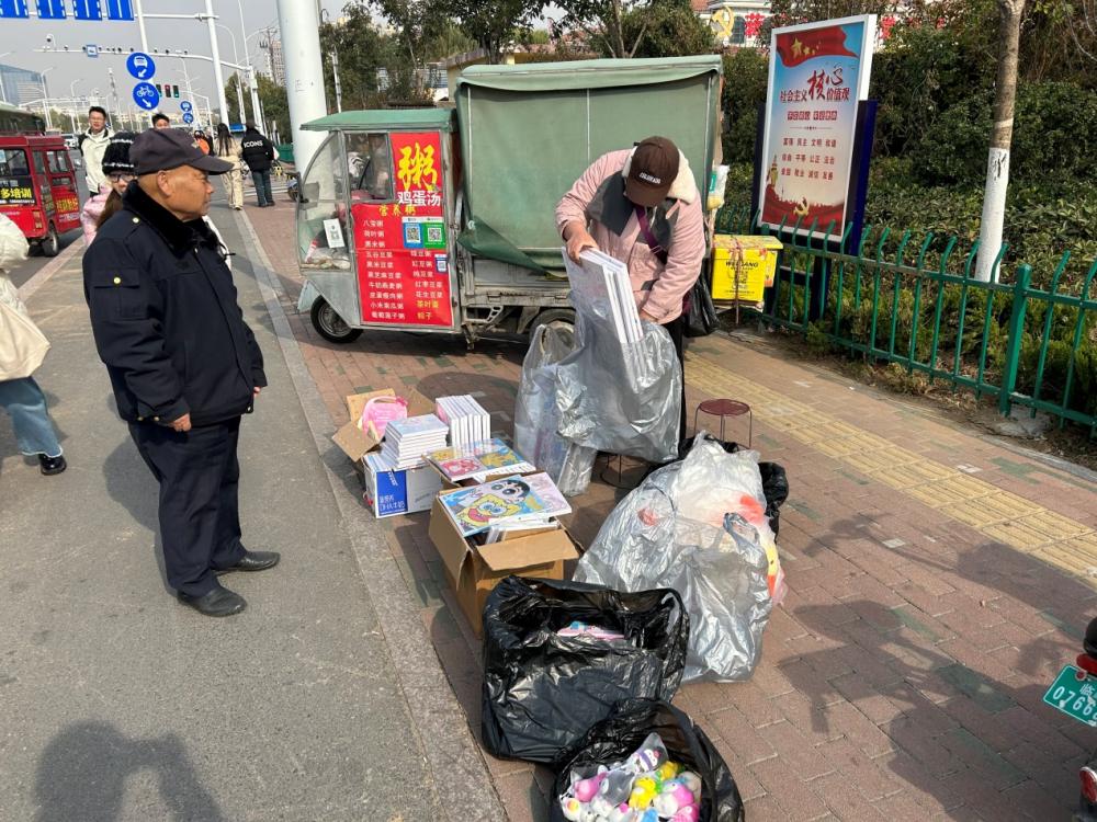 临沂市兰山区兰山街道市容专题报道之一（规范商摊管理  提升城市“颜值”）